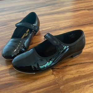 Girls Velcro tap shoes size 13.5